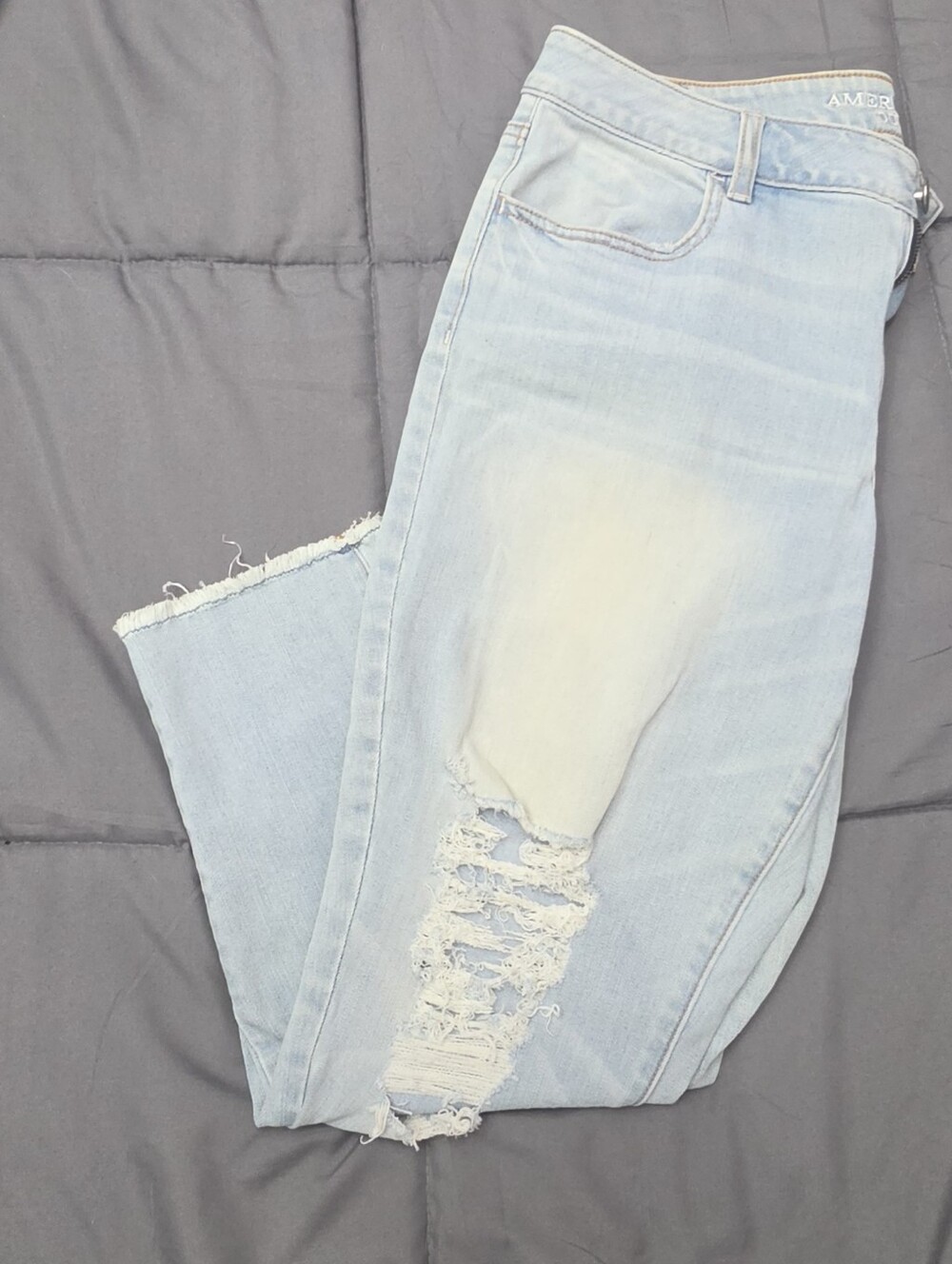 American Eagle Outfitters Light Blue Distressed Skinny Jeans